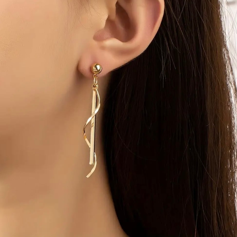 - ピアス pierce ( 003 ) - / ゴールドピアス / ゆれるピアス / ゴールドアクセサリー / 大人かわいい / おしゃれ / きれいめピアス / 結婚式 / 入学式 / プレゼント / ご褒美 / オフィス / シンプルピアス