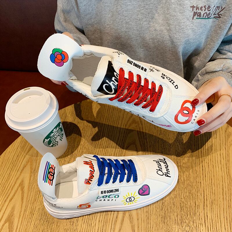 グラフィティレディースシューズ2019新しい秋の靴学生フラットボトムシューズレディースインスワイルドストリートS小さな白い靴ネットレッドシングルシューズ 部族の婦人靴8959518