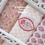 ブロックプリント生地【50cm単位】インド綿  片耳ボーダー付き 花柄(小) 白×赤×ベージュ #35170-WT2