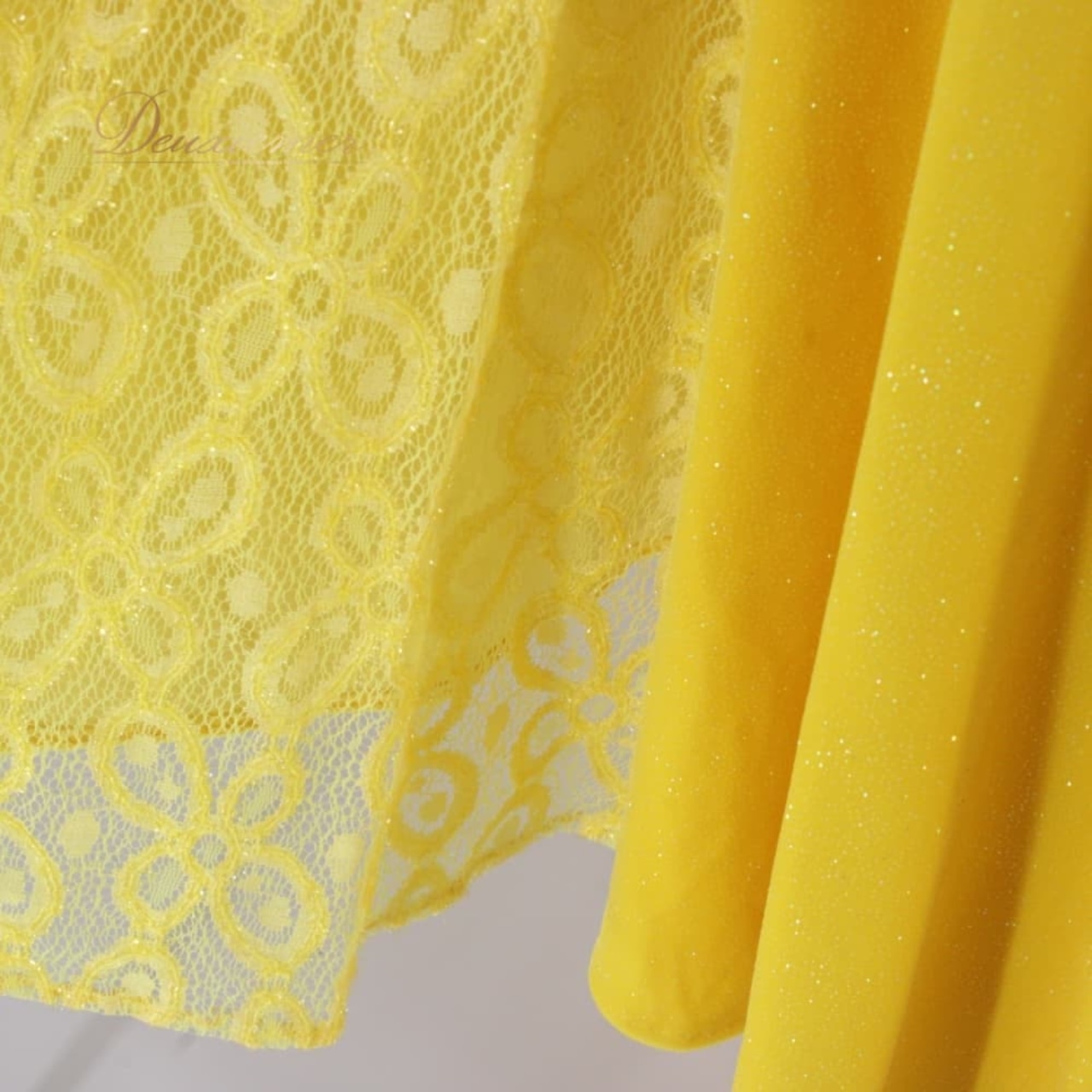 社交ダンス 衣装 スタンダード スカート レッスンウェア レディース レース イエロー系 黄色 キラキラ 練習着 シンプル 上品 気品 練習用スカート スタンダード用スカート ラテンではない ダンススカート フレアスカート マキシ丈 ロングスカート ウエストファスナー レース素材 光沢 ラメ調 目立つカラー 華やか イエローコーデ ダンスレッスン 社交ダンスレッスン スタンダード練習 衣装コーデ 大人可愛い 上品コーデ ダンス衣装 女性用 新品風 きれいめ フォーマル カラオケ衣装 発表会衣装 舞台衣装