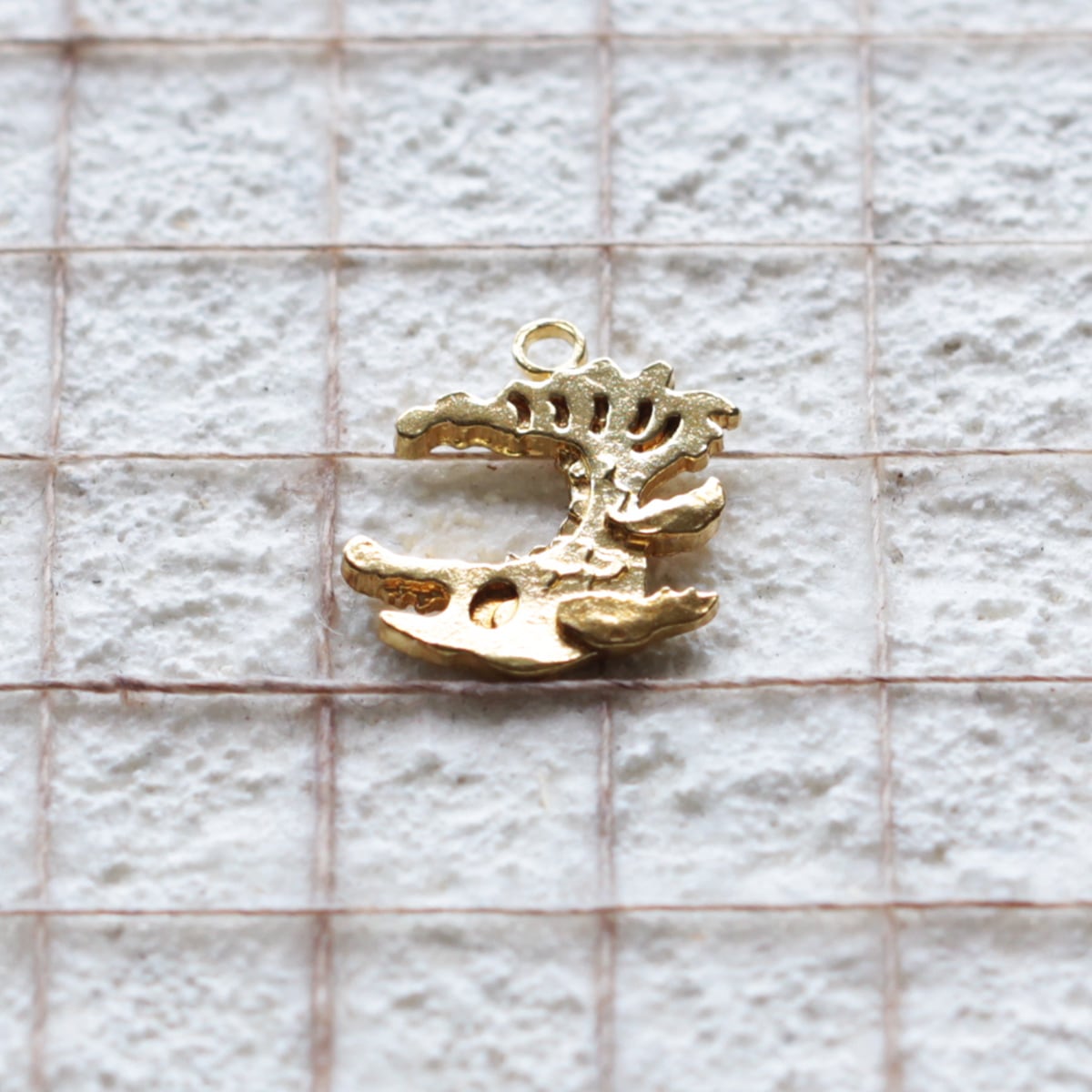 オカベマキコ　しゃぼんネックレス 金のシャチホコさん｜ネックレス｜N454 | thuthu appetizing accessories