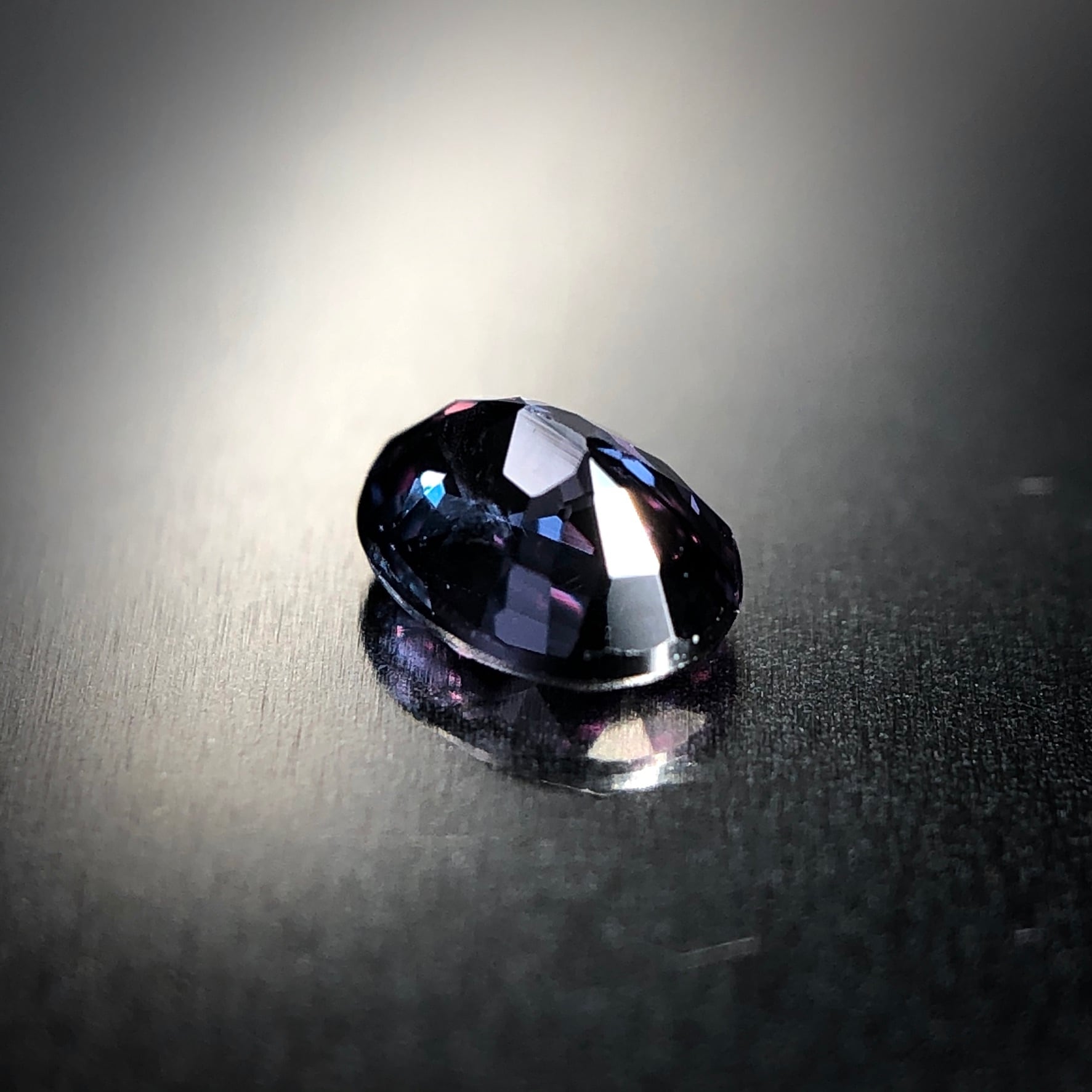 カラーチェンジガーネット　ベキリーブルー　0.2～0.25? 碧く艶めくベキリーブルーの輝き 0.2ct 天然 カラーチェンジ
