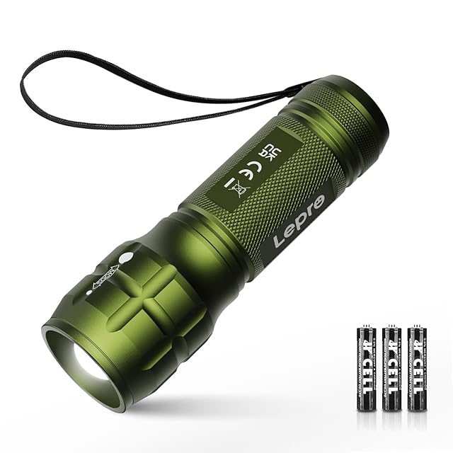 懐中電灯 超高輝度8000ルーメン 超遠距離照射2000m Type-C充電式/電池