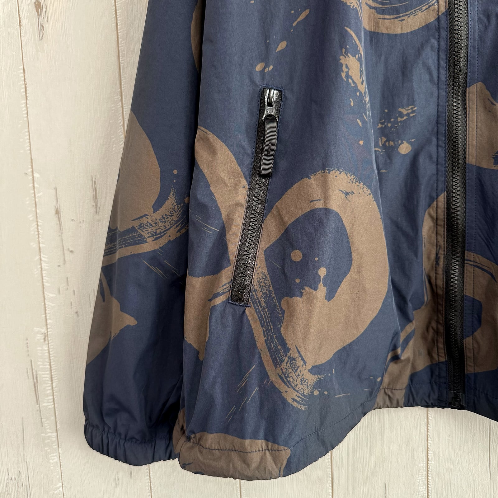 CALLIGRAPHY PATTERN NYLON JACKET -NAVY- | 8G SHOOT WEBSTORE