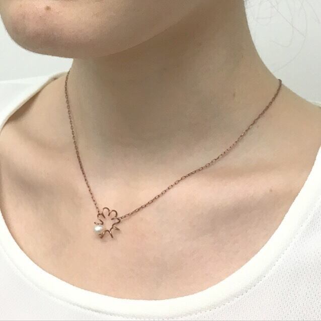 アンティークなピアノ弦の一粒パールふるふるプチネックレス P-012