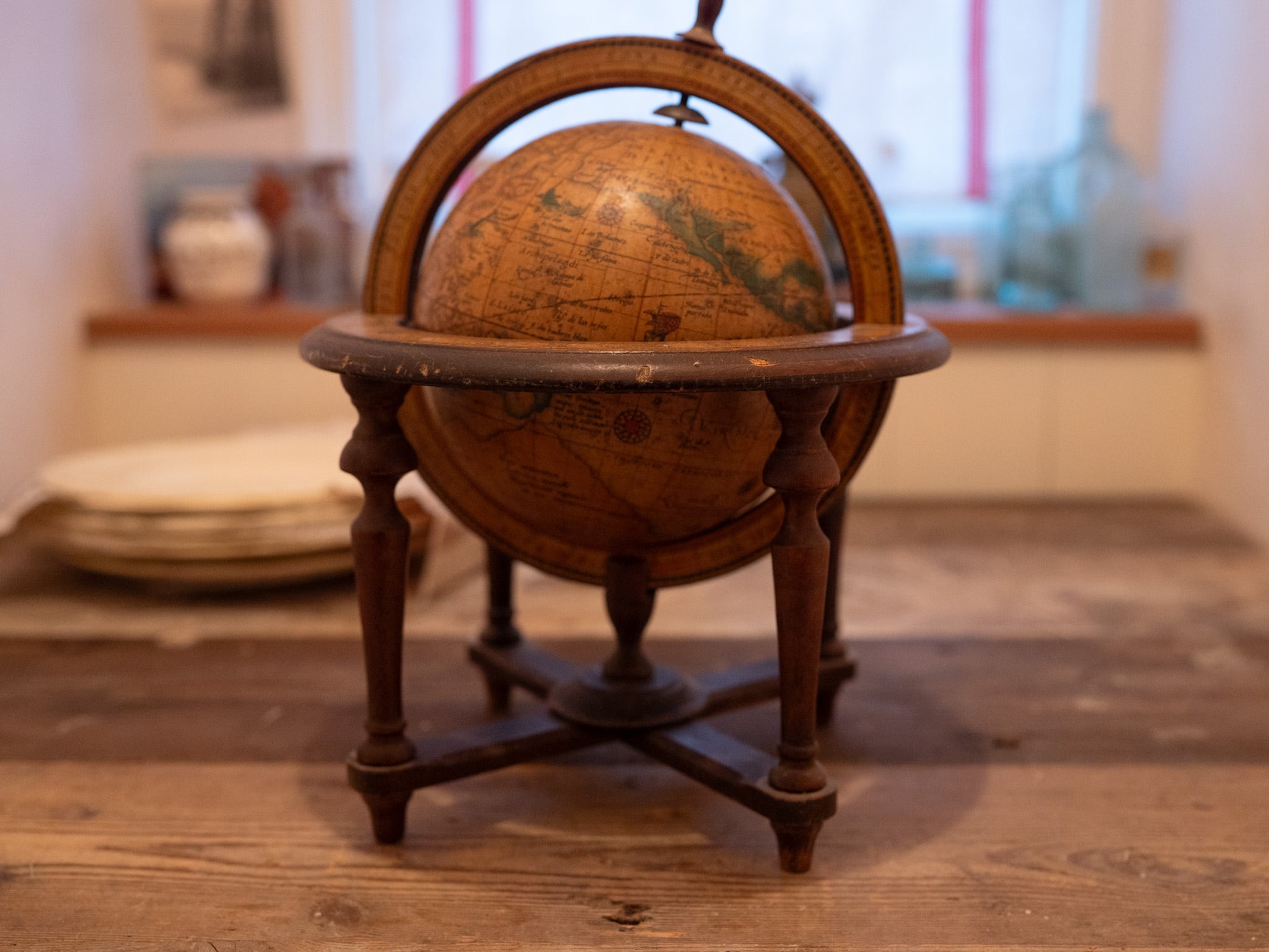 アンティーク 木製の地球儀 | Petite Clé
