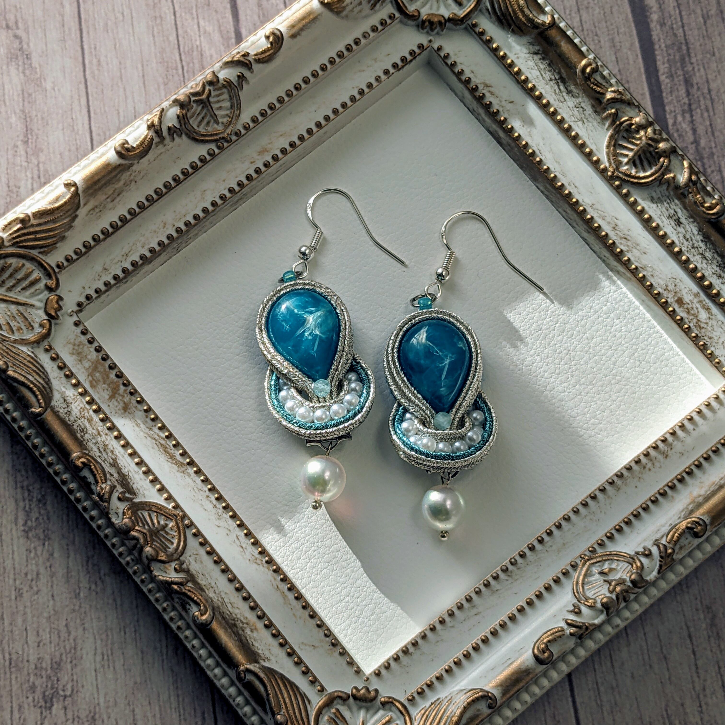 黒と金のソウタシエの耳飾り | slothtone