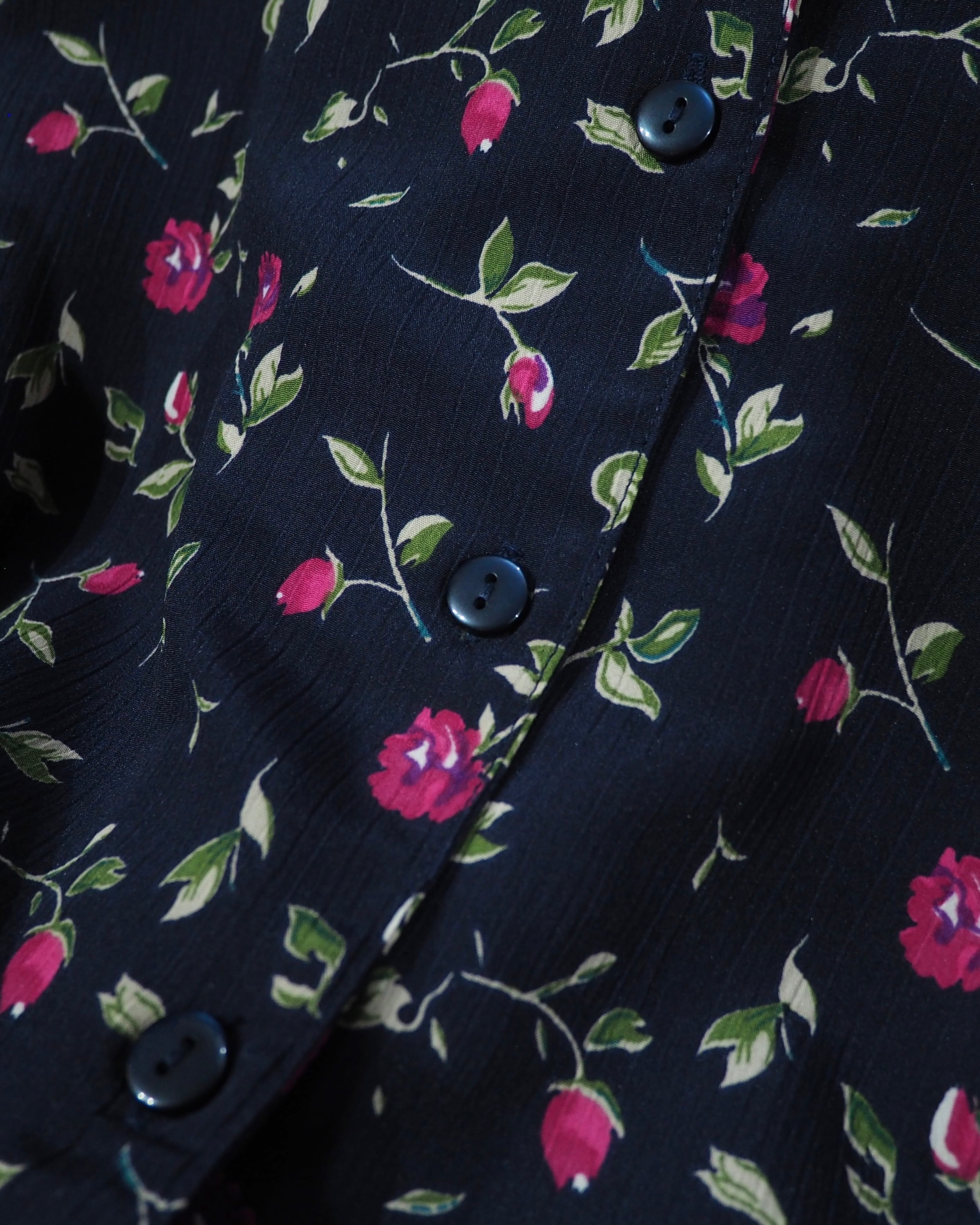 Black pleats × Pink Rose Flower all over pattern Open collar SS shirt