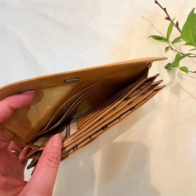 B.stuff　「フラウ」マルチコンバートメント長財布(ディジョン)