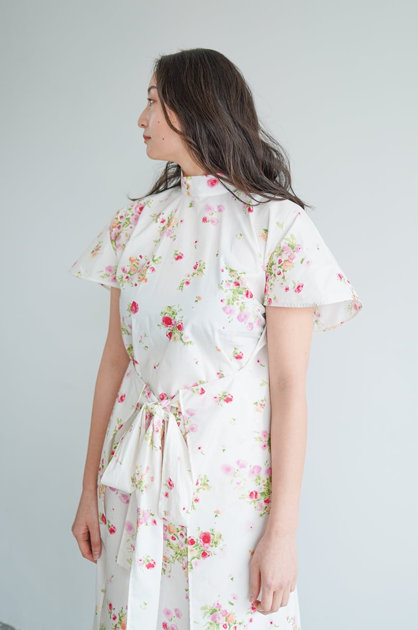 【新品同様】タグ付き！N°21 ロゴ入り　フラワープリント アシメ長袖ワンピース N21フラワープリントワンピース | LA VOIE LACTÉE