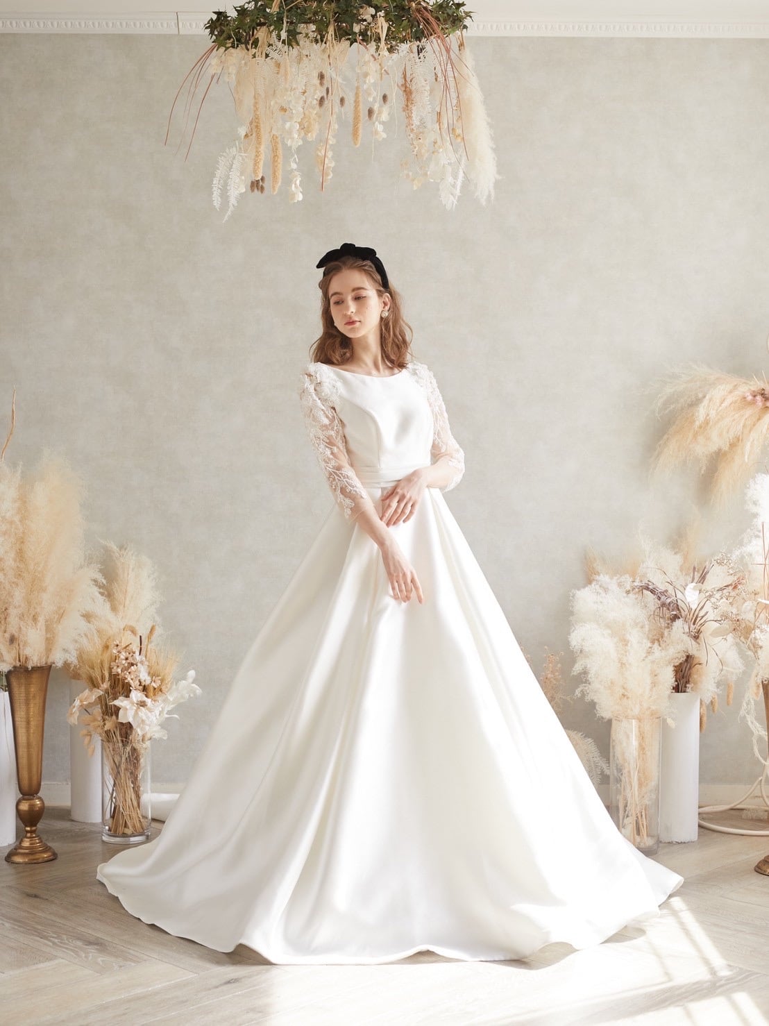 人気上昇！ボレロ オフホワイト 高級刺繍 長袖 くるみボタン 披露宴  