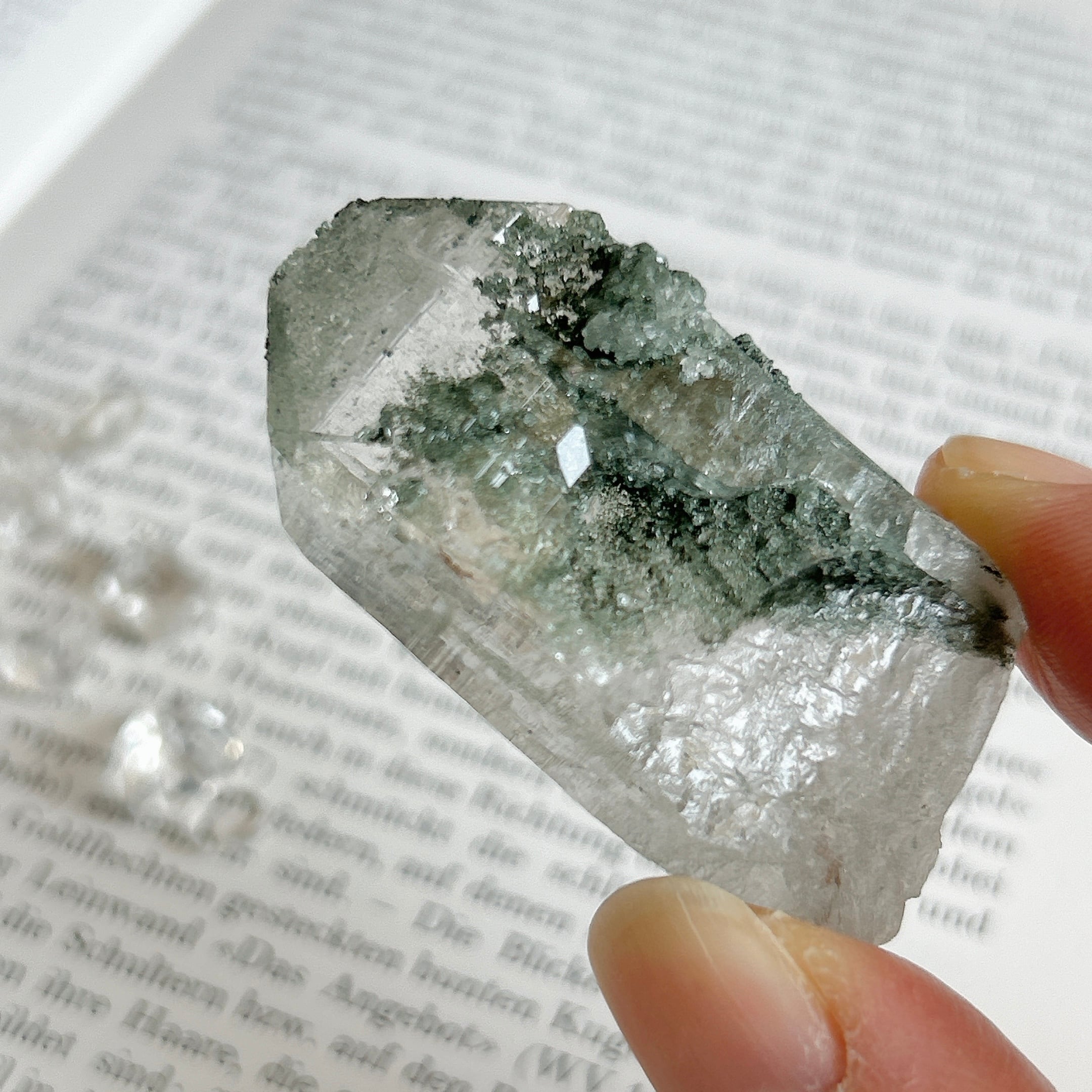 高透明　マニハール産水晶原石　140g マニハール産水晶 | Violet Beaming Stone 〜天然石ショップ〜