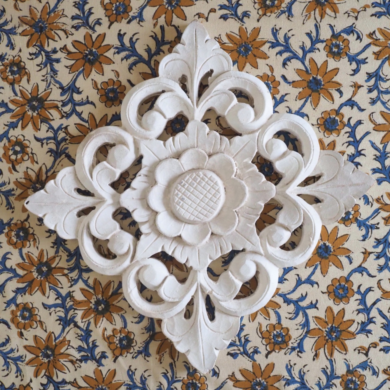 ブロックプリント生地【50cm単位】インド綿 花柄 生成り×ブルー×イエロー #55610-WT1