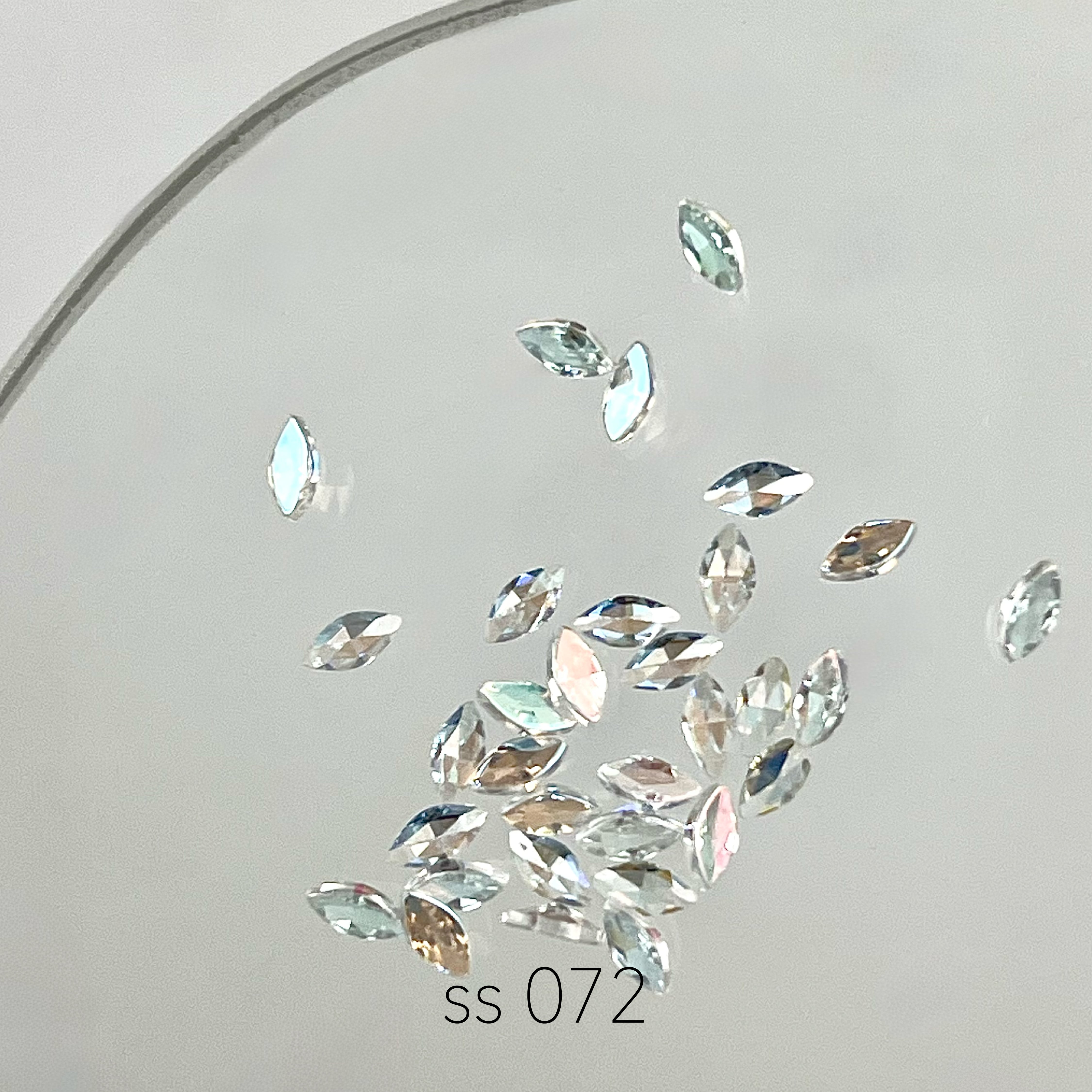 ジルコンストーン 2mm×4mm 馬目型 50粒 SS072 | ONO NAIL FURNITURE