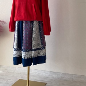 Little House 70s Vintage Floral  Lace Skirt W152