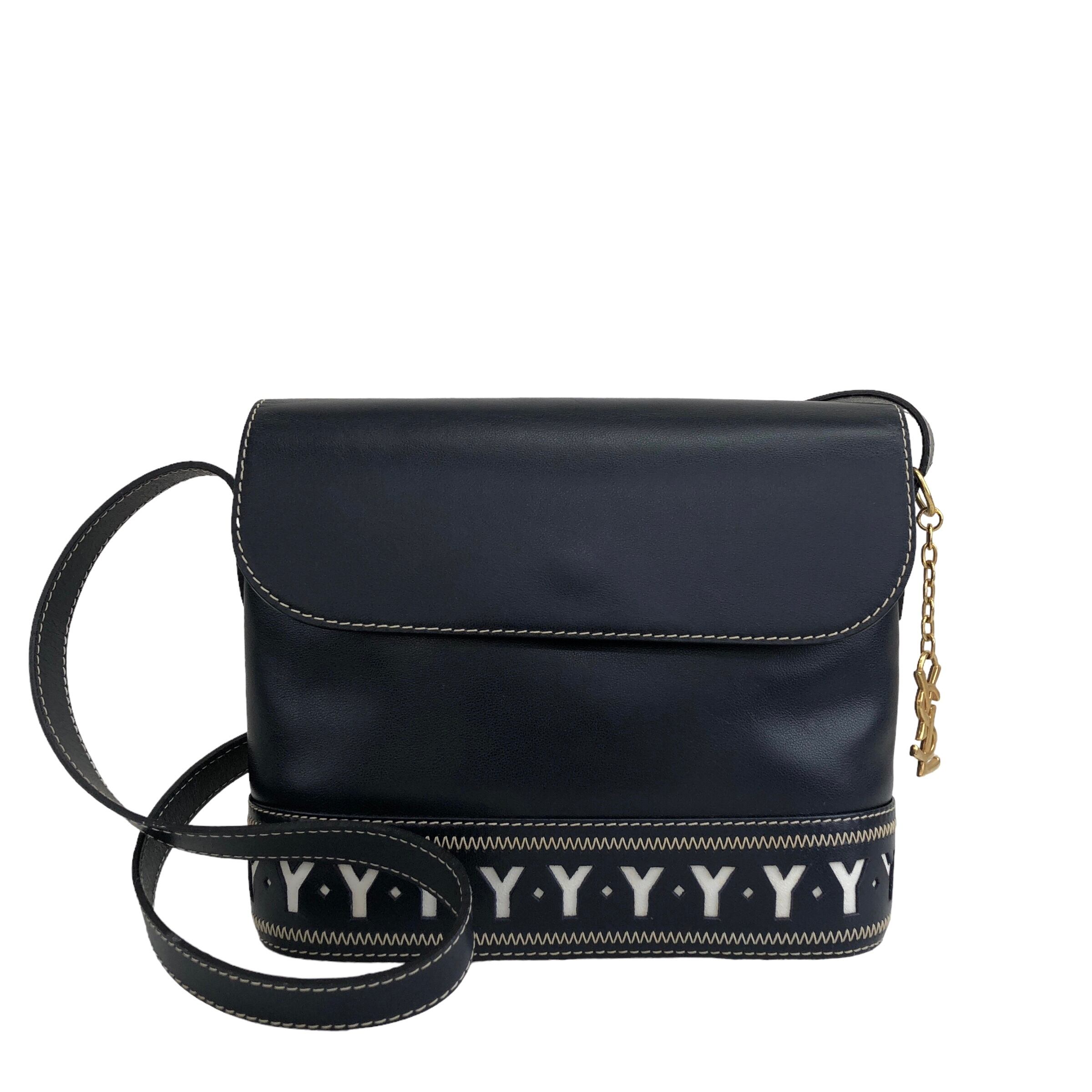 ✨YVES SAINT LAURENT✨レザー✨ネイビー✨ショルダーバッグ✨ Yves Saint Laurent イヴ・サンローラン カットアウト YSLチャーム