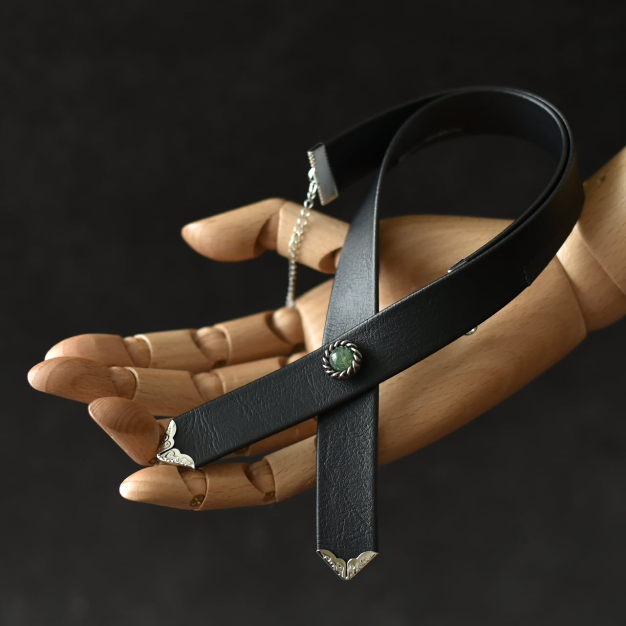 翠色｜グリーンアベンチュリンが癒すクロスタイチョーカー／ネックレス