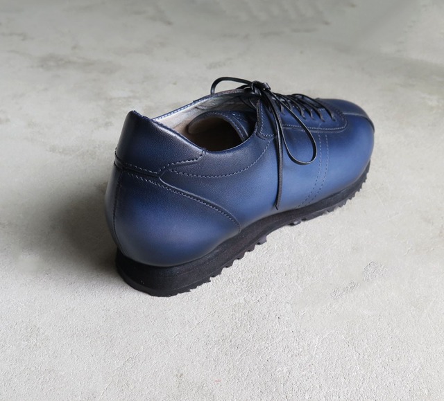 【〜染色師の手仕事〜】クラシックなデザインと本革の上質感!EMAのスニーカー/後染めNAVY