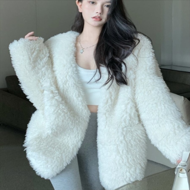 【送料無料】 モアコート  ショート丈  カジュアル系  暖かい  暖かコーデ   厚手生地  レディースファッション  可愛い  ふわふわ・もこもこ  30代・40代  シンプルデザイン  こなれ感  エレガント系  きれいめ  冬  お出かけ・女子会