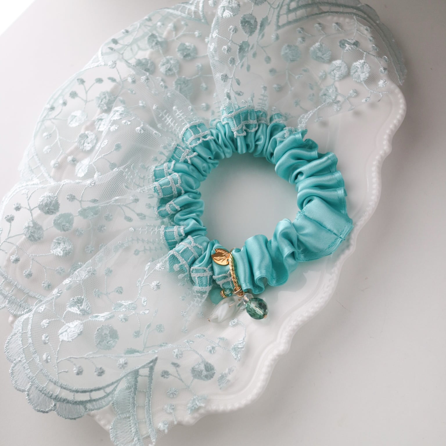パリの秘密の花園 ~ Jardin Secret ~ Émeraude|花刺繍レースのハーフシュシュ