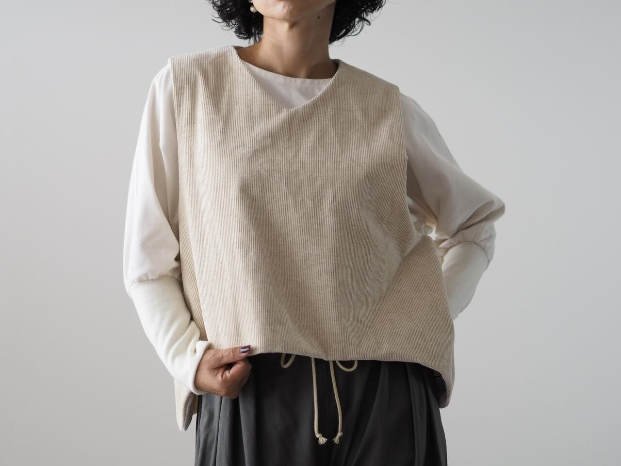 リネン混コーデュロイのゆったりベスト