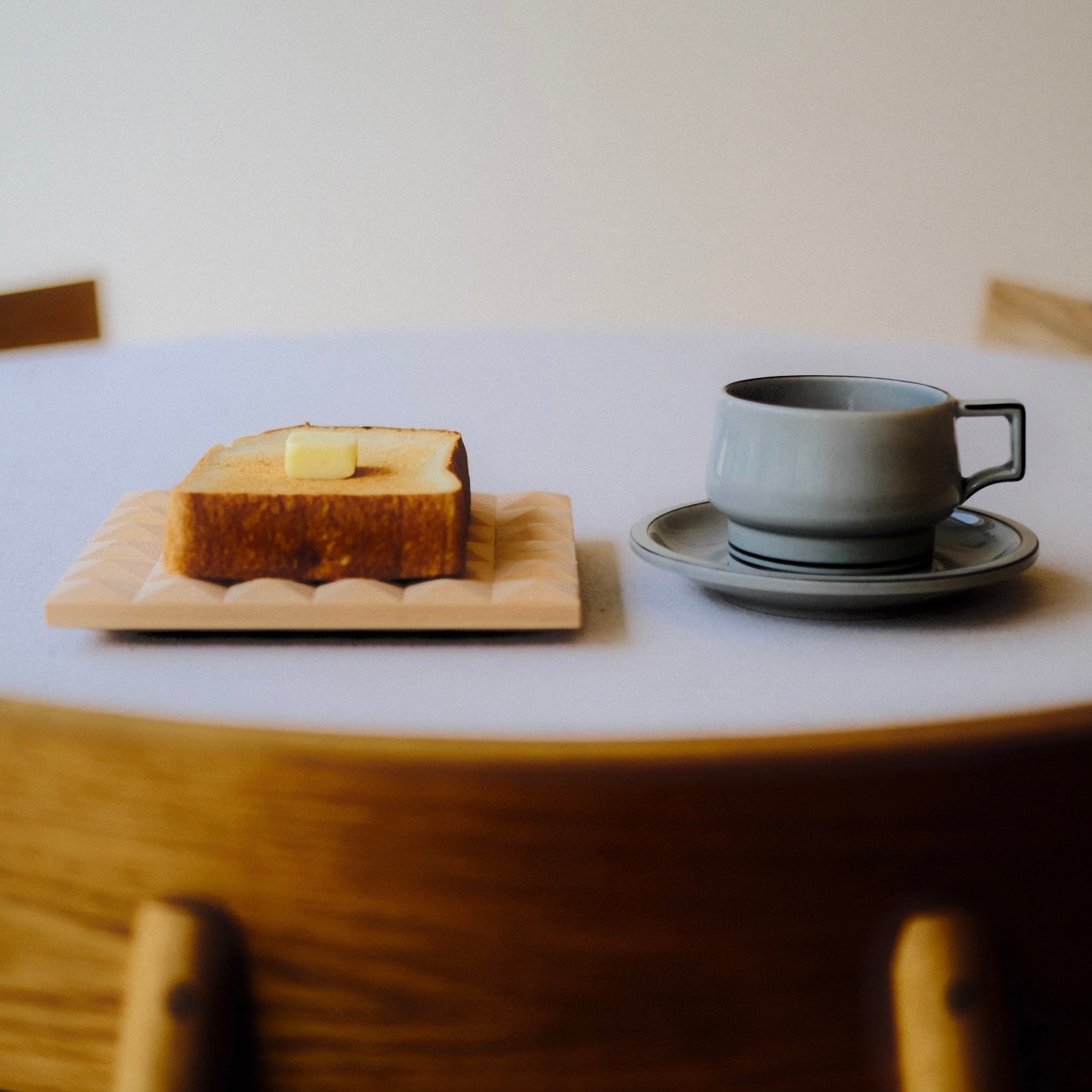 東ドイツ　プレート　ビンテージ Mer:one | Toast Plate | ALPE