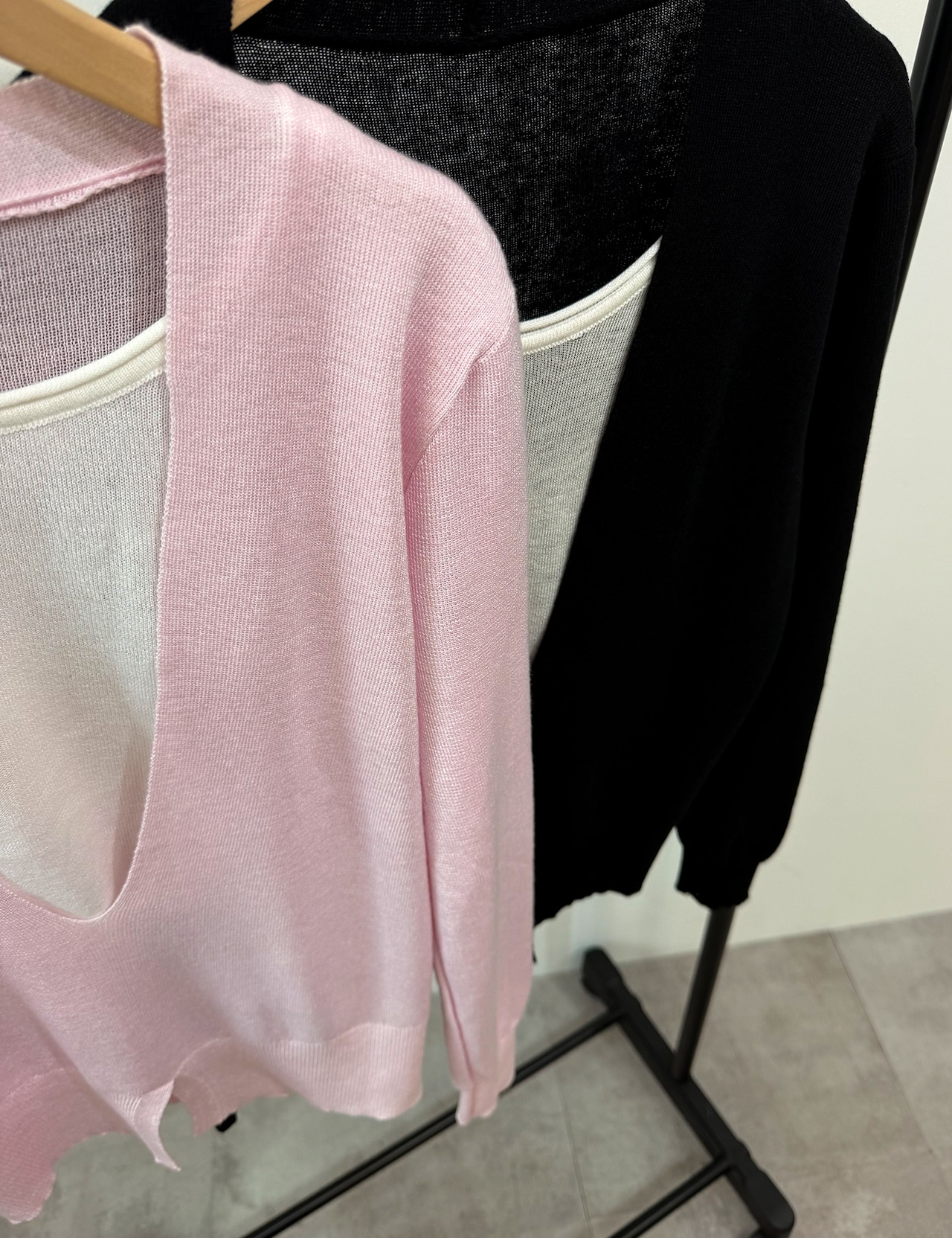【新作5%OFF・3日間】Deep-Vneck Layered Knit_2colors