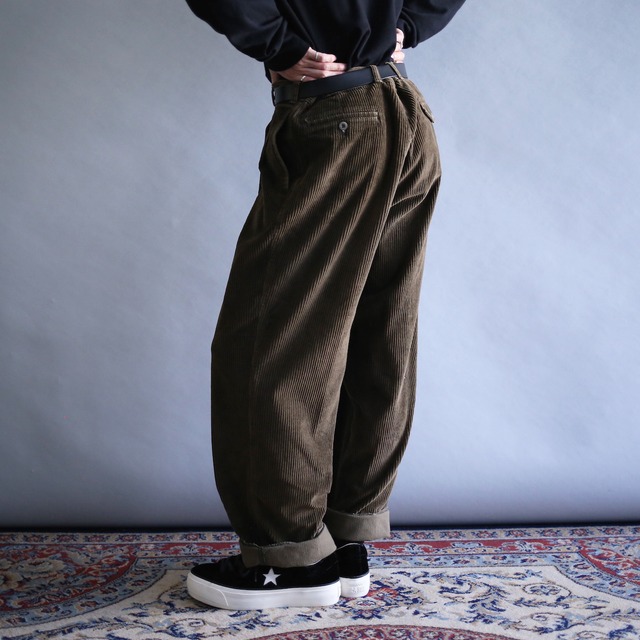 2-tuck tapered silhouette khaki wide corduroy pants