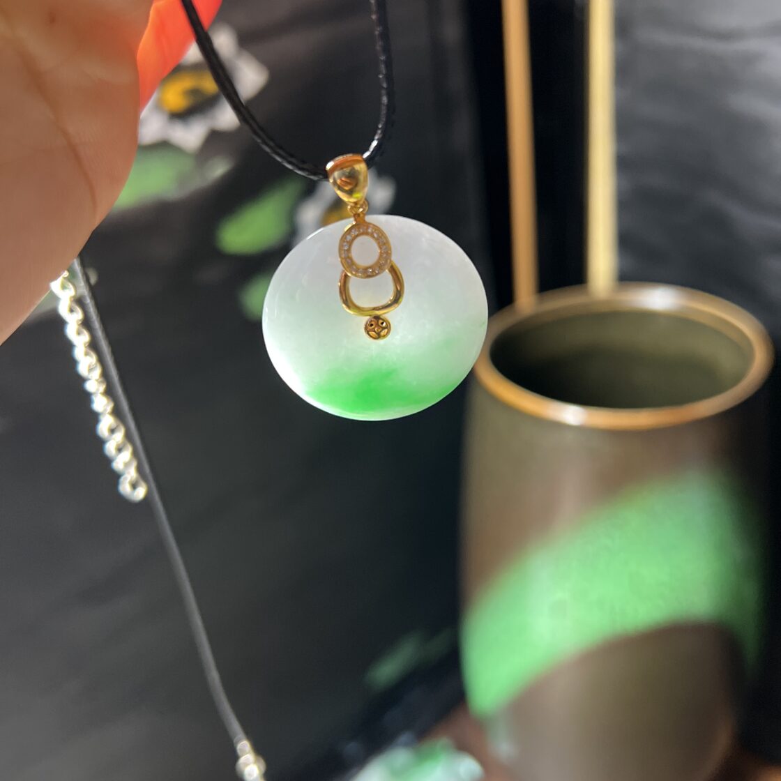 本翡翠 k18陽緑花平安玉璧ネックレストップ | PAY ID