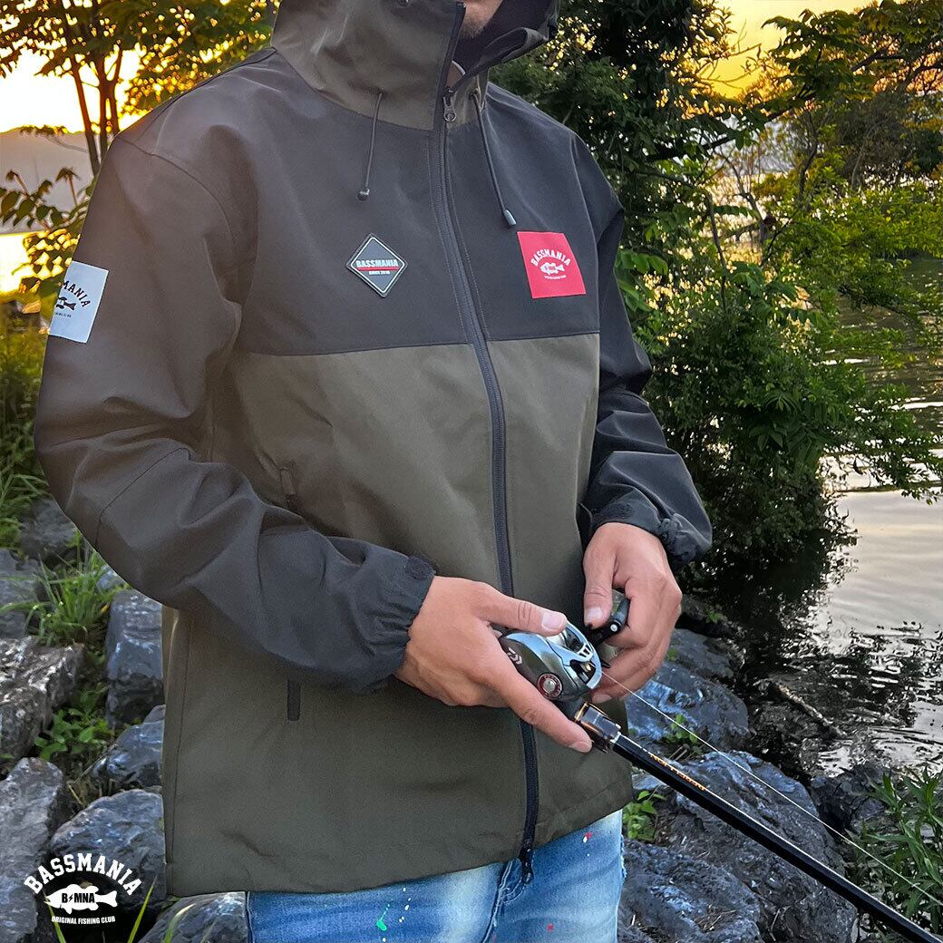 アーチロゴマウンテンジャケット［カーキ×ブラック］ | bassmania.jp