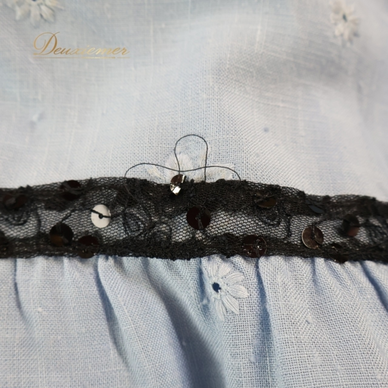 フォークダンス 衣装 スカート ブルー系 水色 黒 花柄 刺繍 チロリアン チロルスカート カントリースカラップ レース 爽やか 明るい おしゃれ かわいい ダンス衣装 イベント 練習 レッスン ブラック系