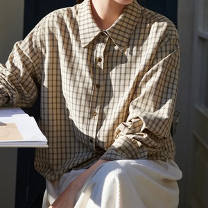 lapel small plaid long sleeved shirt