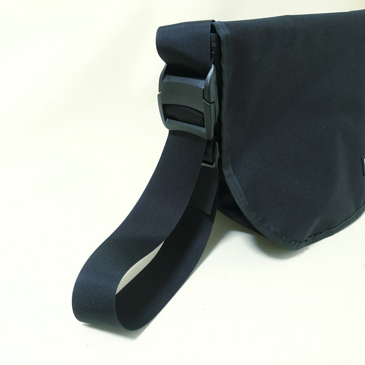 classic messenger bag 【右肩掛け×シルバー内装】 | Yamaki Works