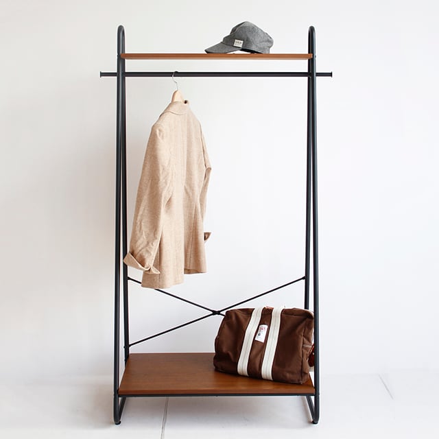 古着屋さん風ハンガーラック。木製棚とスチールフレームの個性派A型スタイルです。