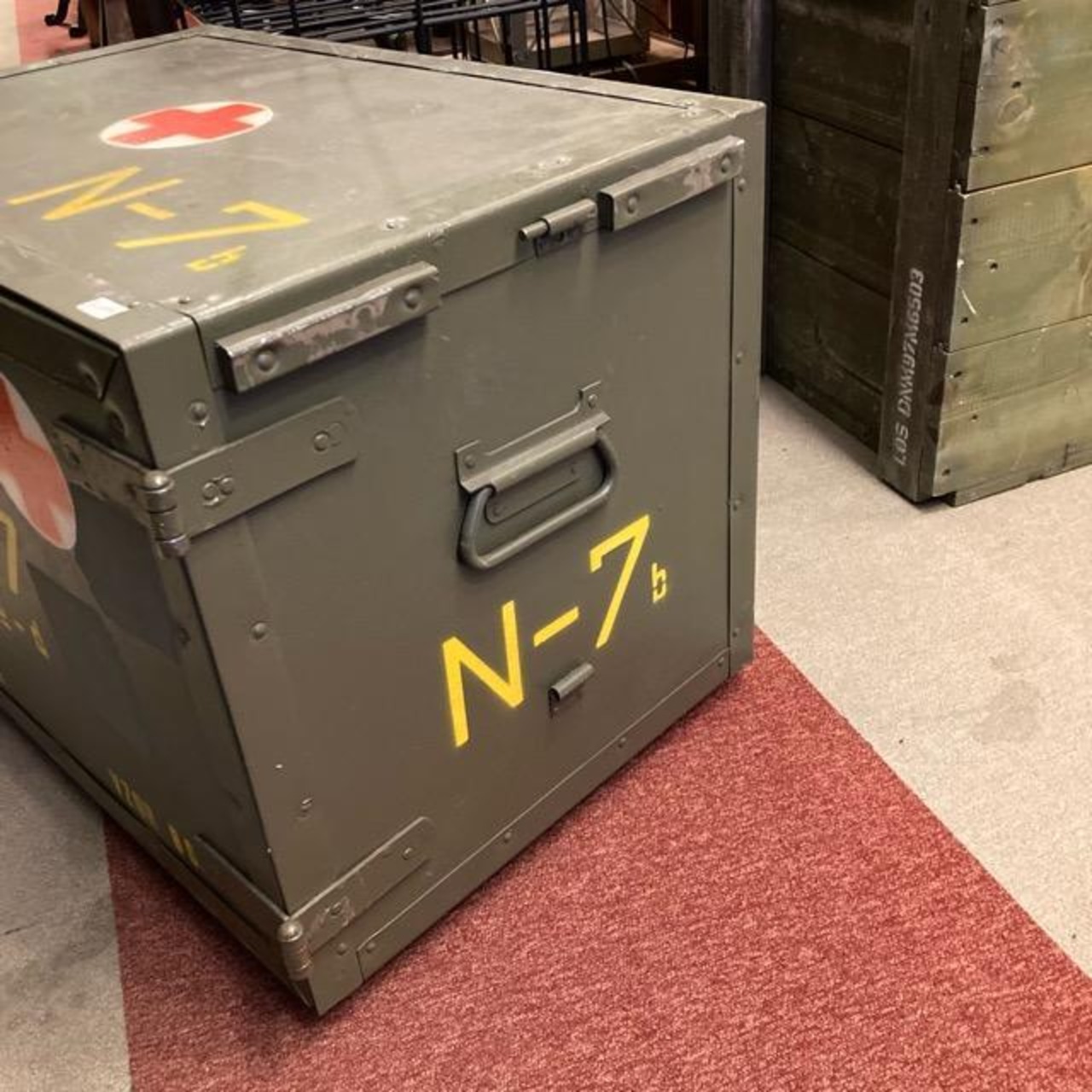 チェコ軍　メディカルボックス　チェスト　テーブル　軍もの　引き出し　タンス　ローテーブル　収納　デスク　ミリタリー　