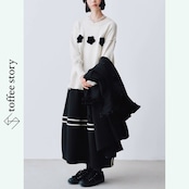 ふわもこブラックフラワー:ゆったりシルエットのモノトーンニット i0460