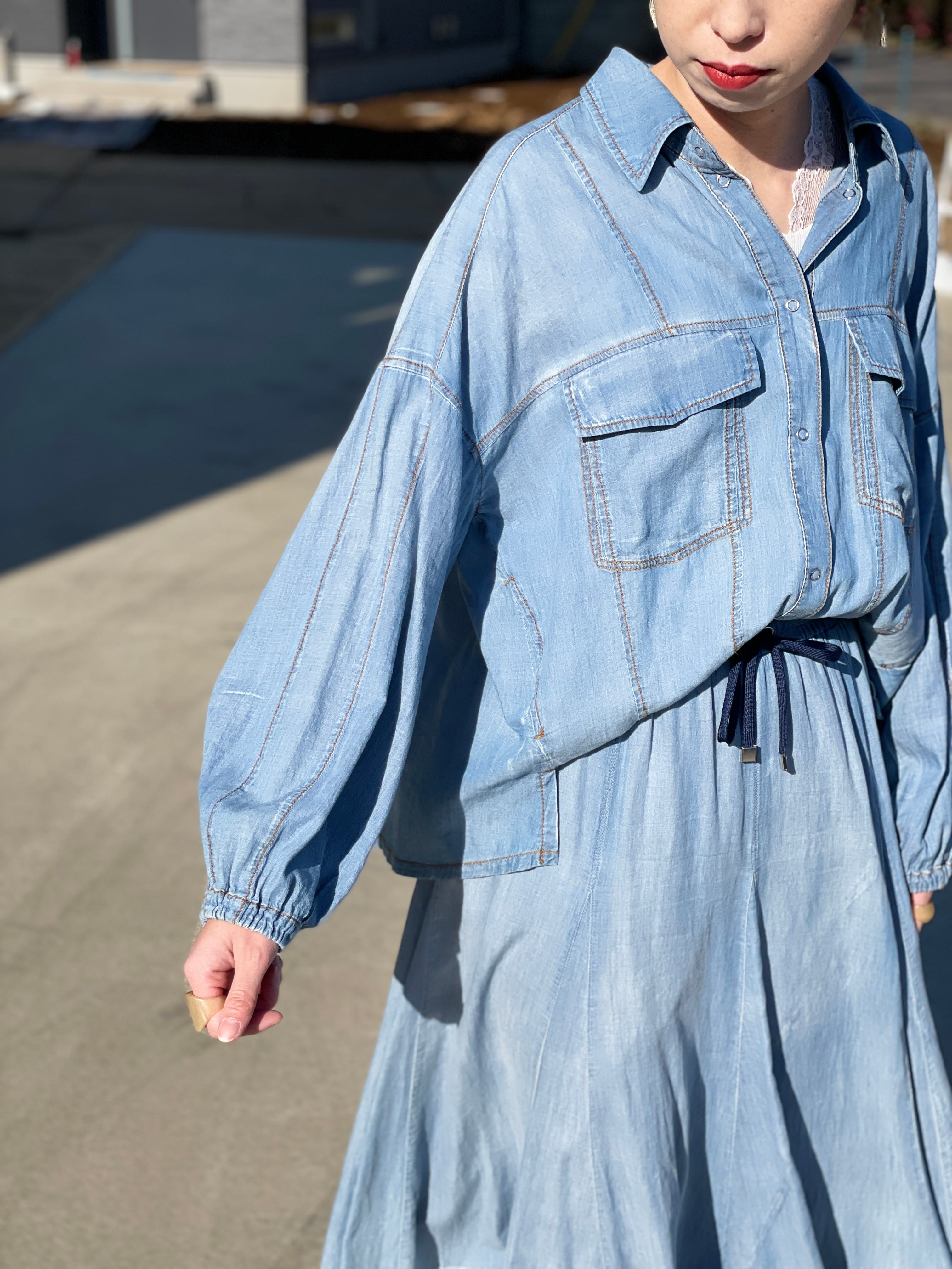 滑らかで優しい風合いが魅力のシアーデニムシャツ | Neutral Closet