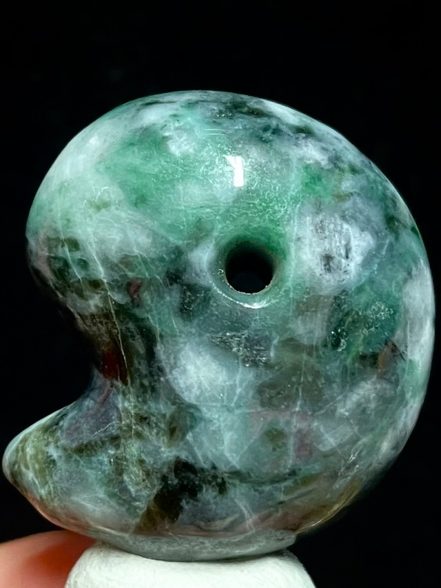 4) 糸魚川翡翠・スーパー勾玉(小型)濃色