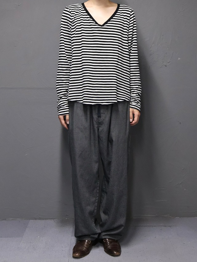 border V neck long sleeve top