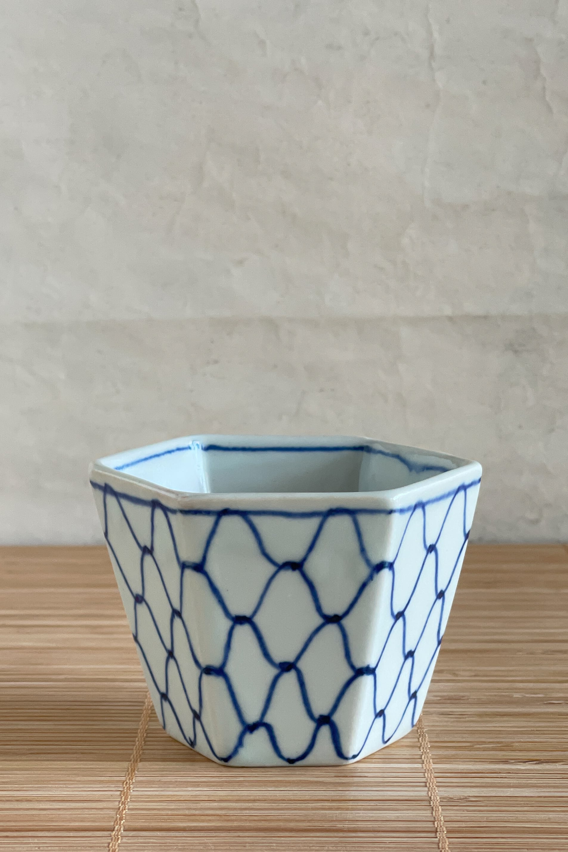 染付六角蕎麦猪口 大江憲一 作 ON2509_26b | web-shop MITATE