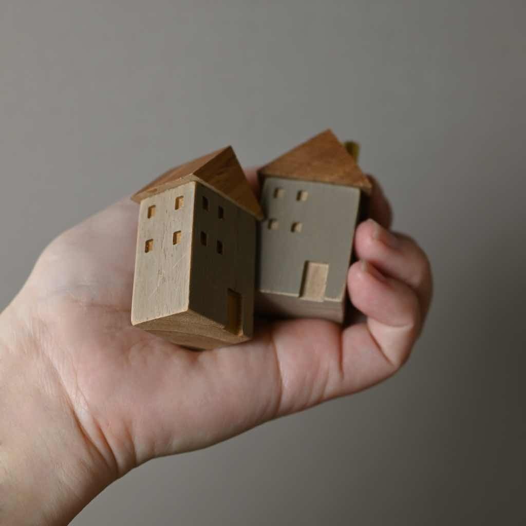 5/7 再入荷 】ちいさな家のオブジェ Flower house with chimney C