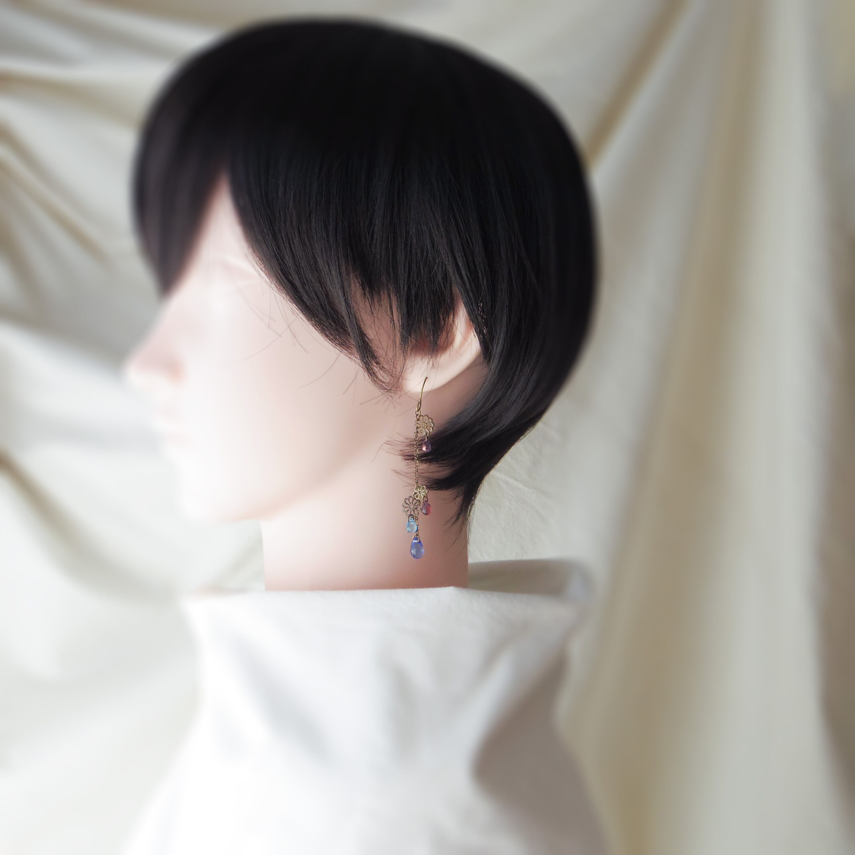 チェコガラスビーズピアス「おもひ、ゆら」 | 軽量快適アシンメトリーデザイン