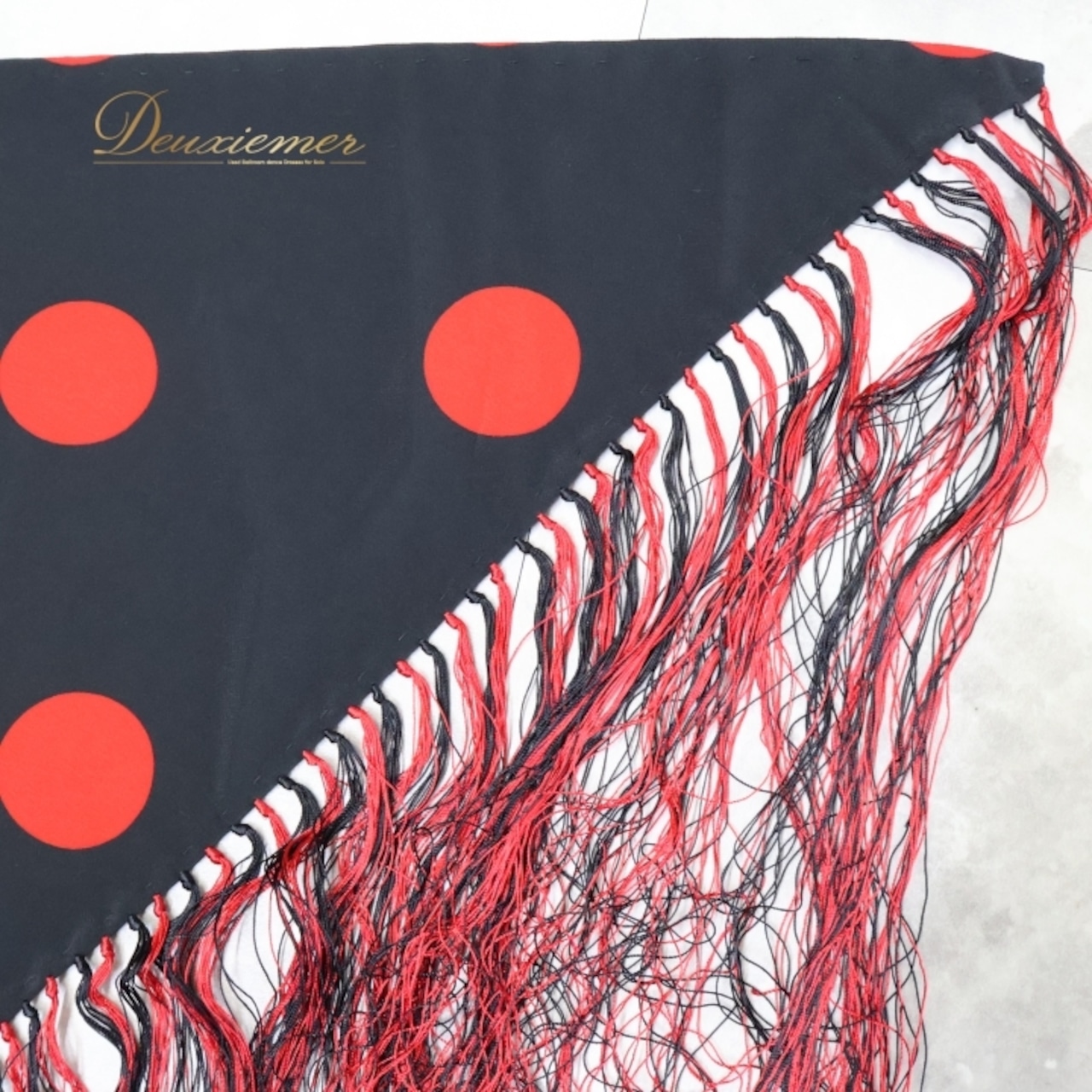 フラメンコ 衣装 シージョ ピキージョ 水玉 ドット 赤 黒 フレコ フリンジ トライアングル 三角形 装飾 小物 ブラック系 レッド系 フラメンコ衣装 おしゃれ 素材 鮮やか ステージ コスチューム ダンス 発表会 かわいい レディース