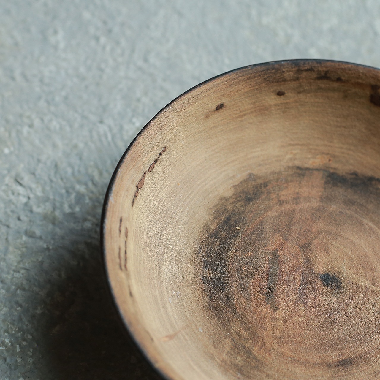 深い味わいの、木の器 1