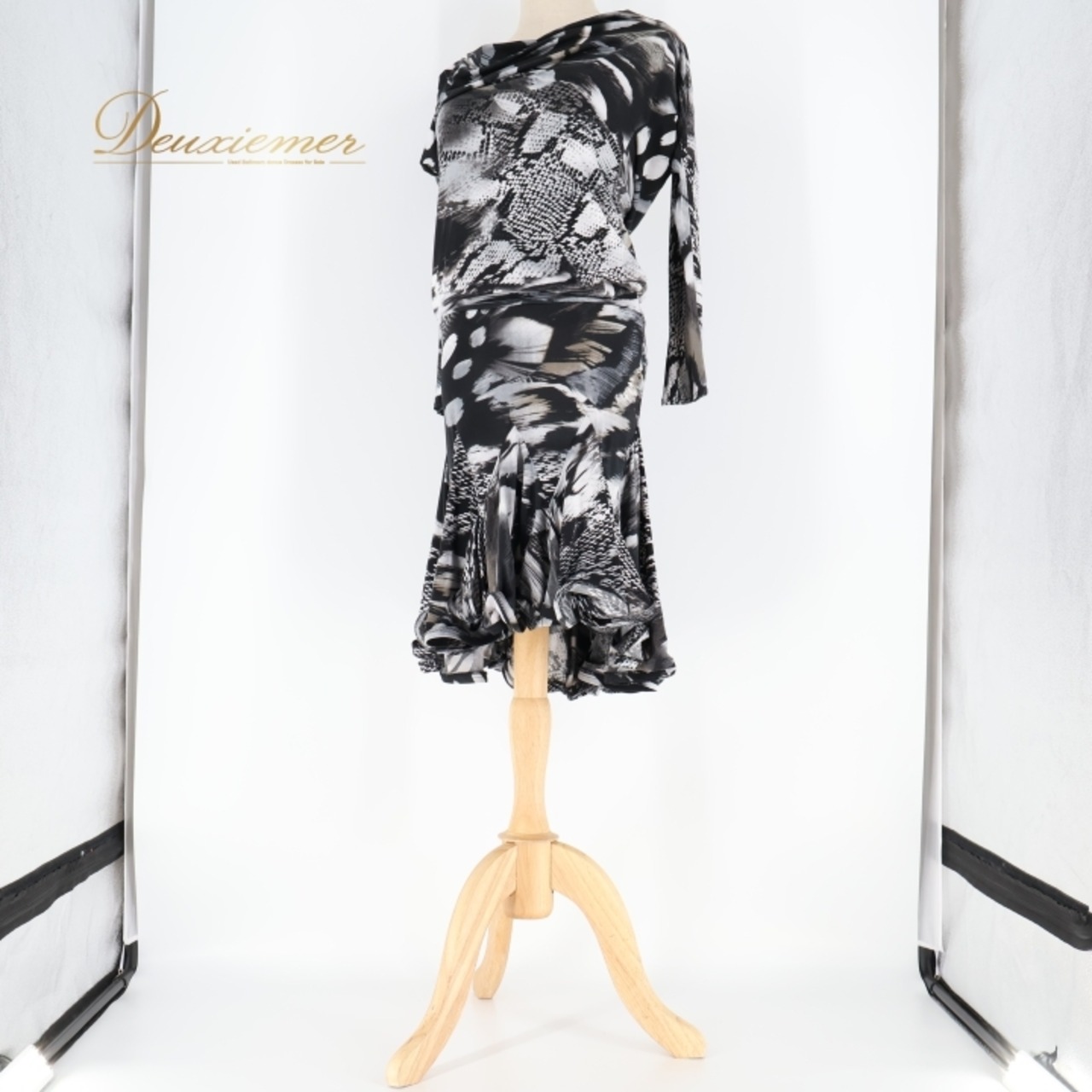 社交ダンス 衣装 ジャンティ gentil ラテン ドレス ワンピース 黒 白 グレー 伸縮 軽い 薄い パーティ 発表会 柄 模様 ストレッチ ブラック系 ホワイト系 グレイ系 フェスティバル デザイン スタイル シンプル おしゃれ 動きやすい 着心地 伸びる ファッション パーティー ウェア エレガント レディース