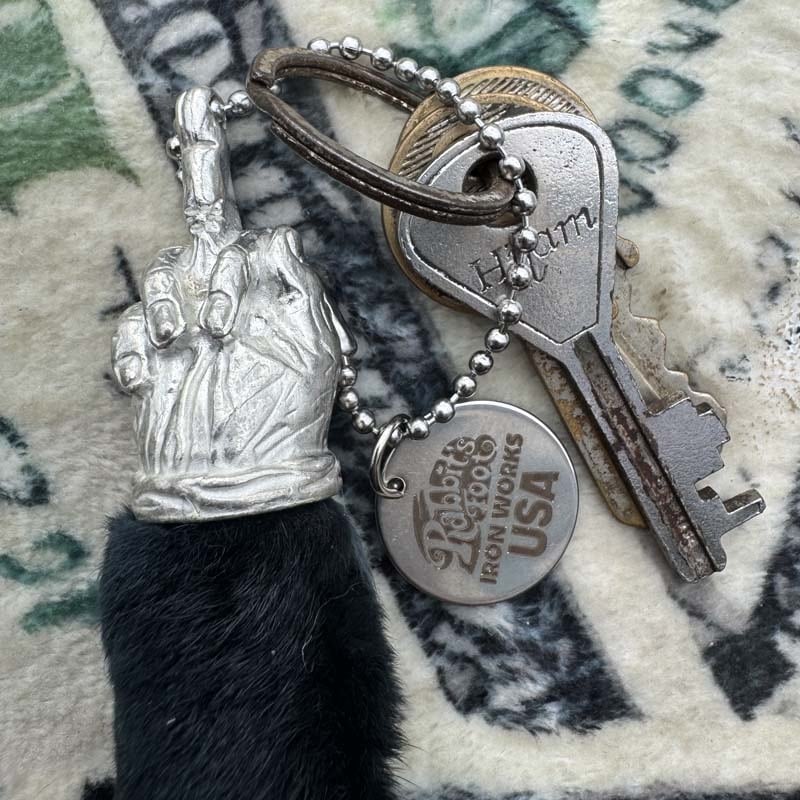 幸運を招くお守り 本物のウサギの足を使ったラッキーラビットフット