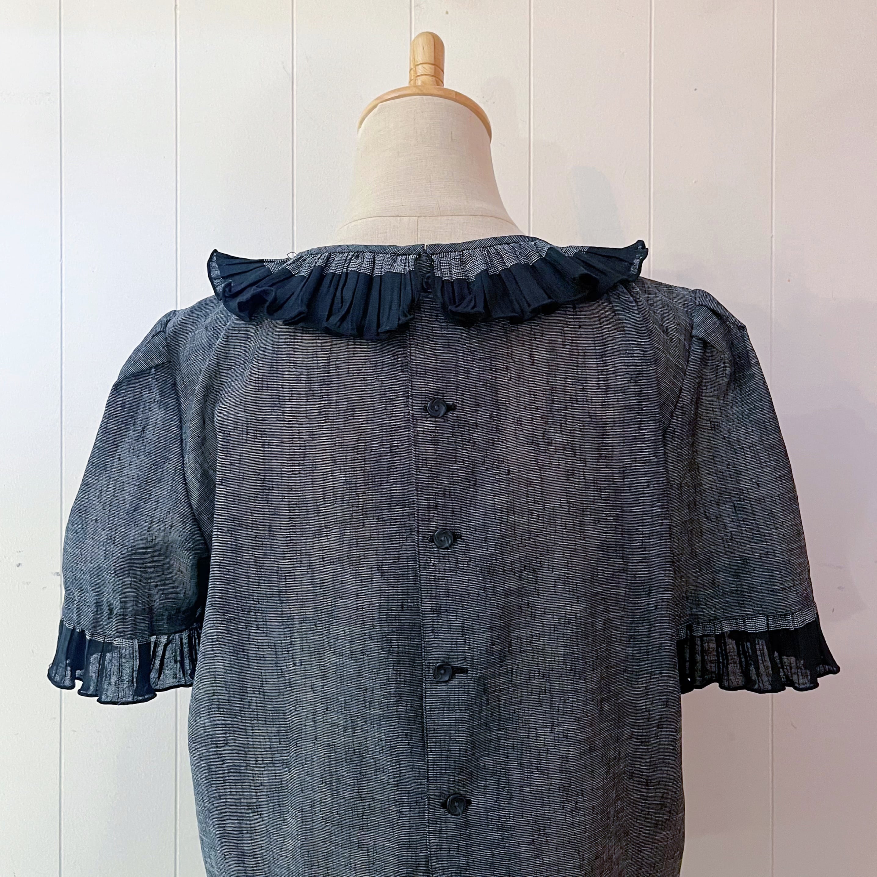 pleats collar monotone blouse