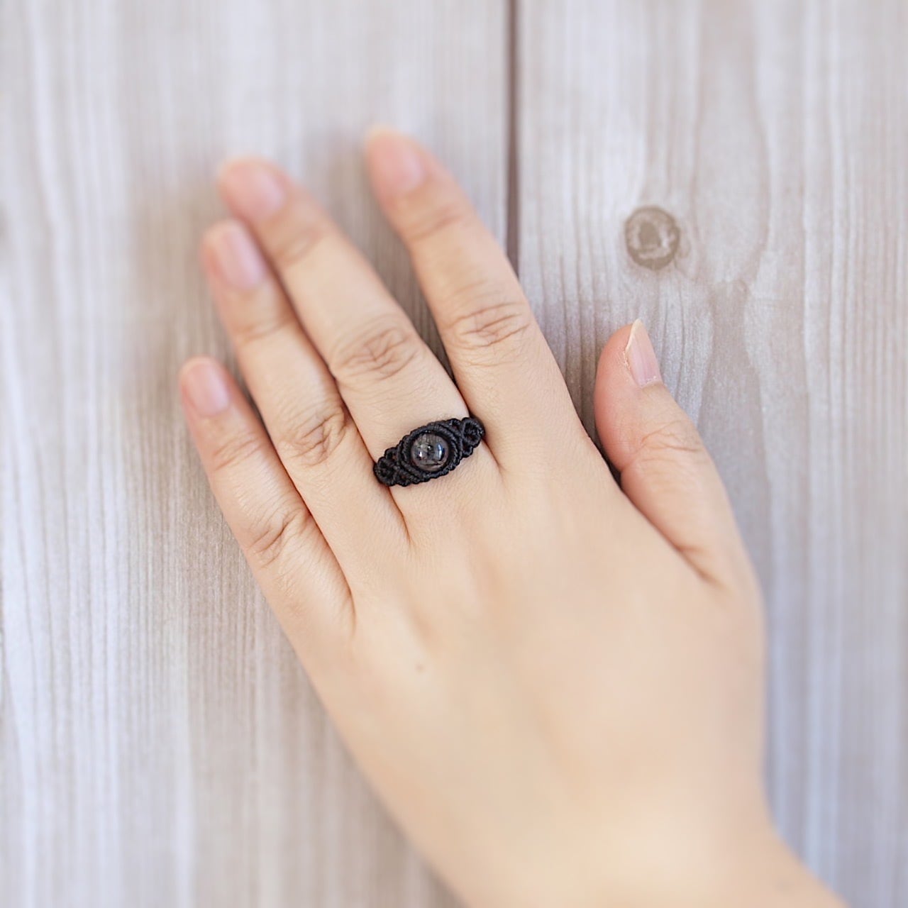 限定】ブラックトルマリン入り水晶8ミリ玉ひと粒マクラメリング