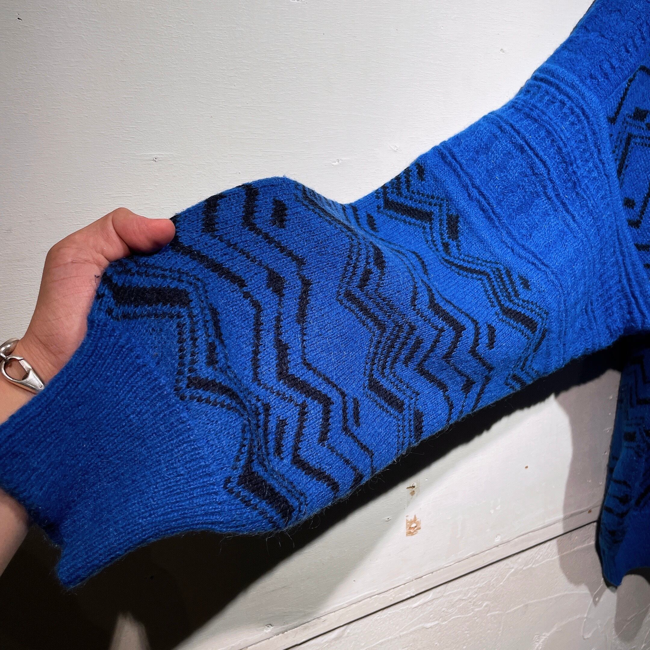 1990s Vivid Blue color zigzag pattern design loose silhouette vintage knit