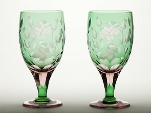 日本橋「特選」ギフト　≪伝統の江戸切子≫薔薇文様　足付ビール杯　ペアグラス